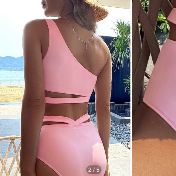 Bikini - Picture 2 of 2